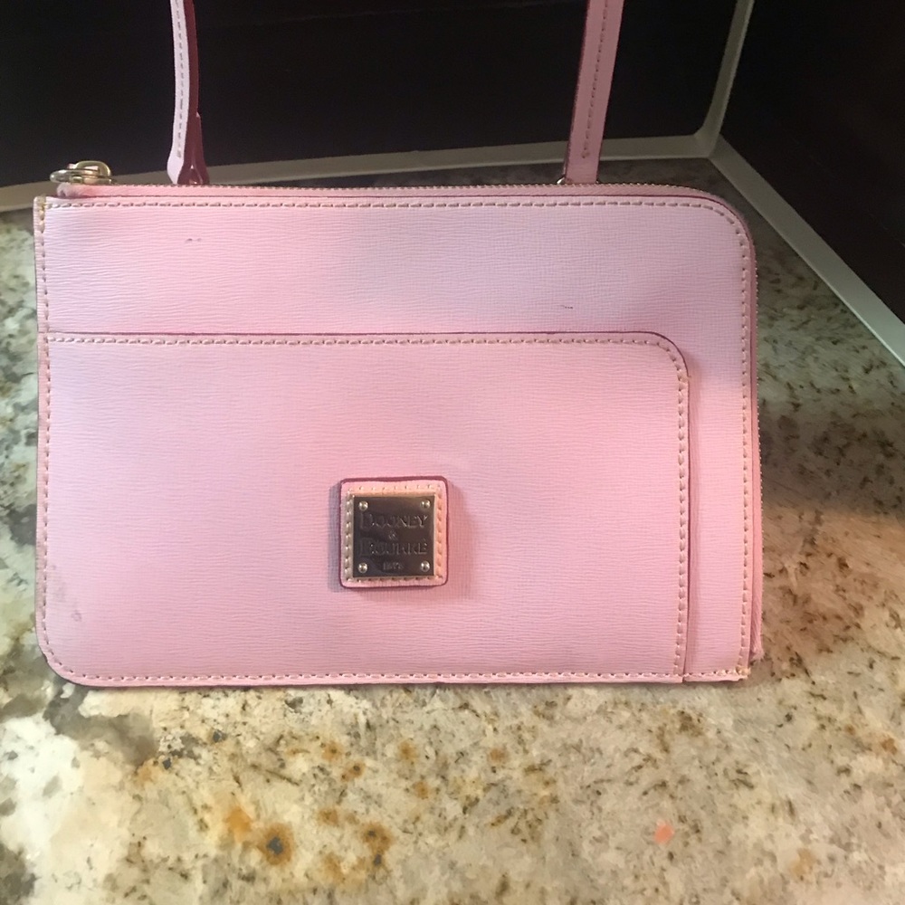 Pink Dooney & Bourke Crossbody Purse 💅